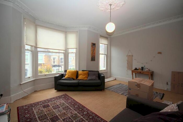 3 Bedroom Flat To Rent In Beresford Road, Islington, London, N5