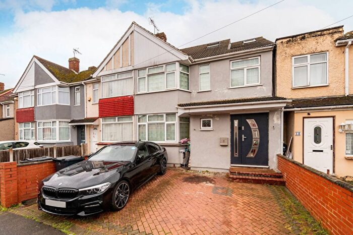 4 Bedroom End Terrace House For Sale In Southcote Avenue, Feltham, TW13
