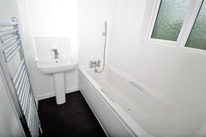 5 Bedroom Semi-Detached House To Rent In Arnesby Road, Nottingham, NG7