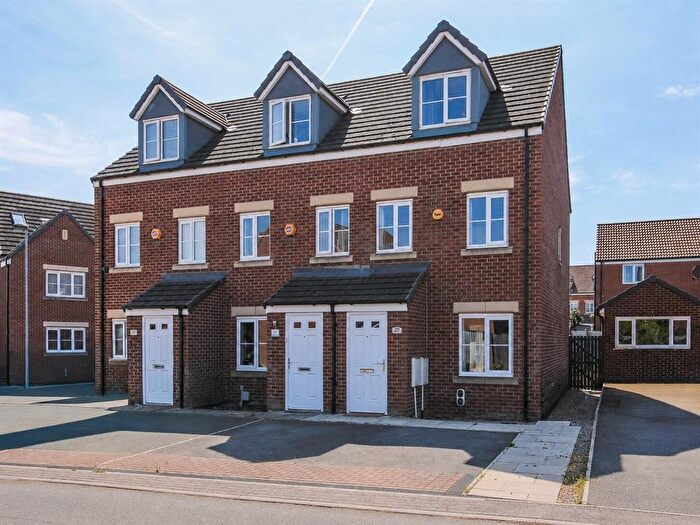 3 Bedroom Town House For Sale In Ledger Fold Rise, Wakefield, WF1