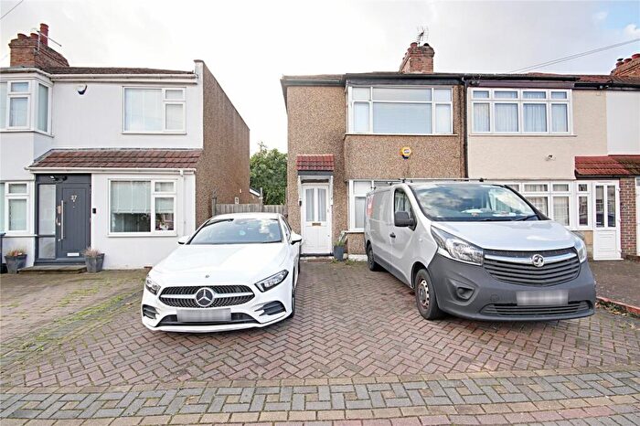 3 Bedroom End Of Terrace House For Sale In Albany Park Avenue, Enfield, EN3
