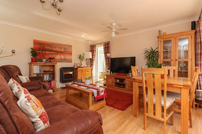 2 Bedroom Bungalow For Sale In Halstead Gardens, Margate, CT9