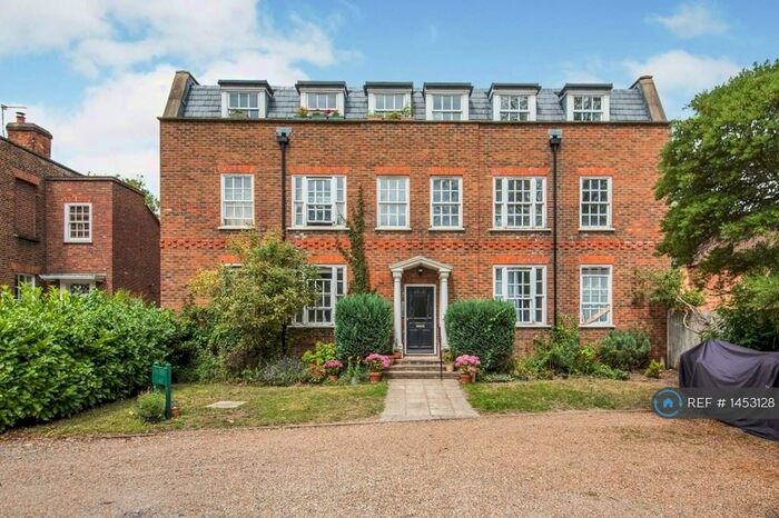 2 Bedroom Flat To Rent In Villiers Road, Kingston Upon Thames, KT1