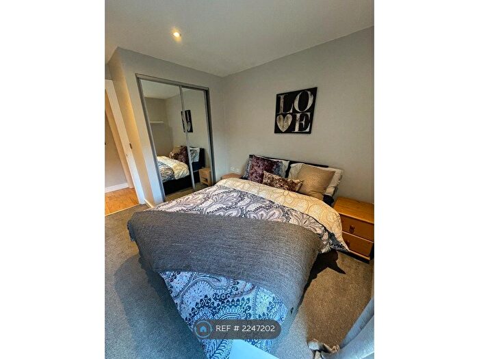 1 Bedroom Flat To Rent In The Chandlers, Leeds, LS2