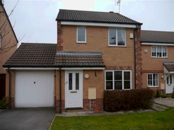 3 Bedroom Detached House To Rent In Pitchstone Court, Farnley, LS12