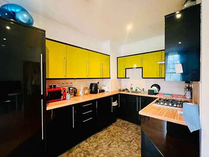 1 Bedroom Flat To Rent In Uxbridge Road, London, W12