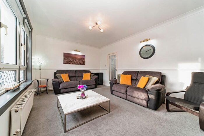 3 Bedroom Terraced House For Sale In Boydstone Place, Thornliebank, Glasgow, G46