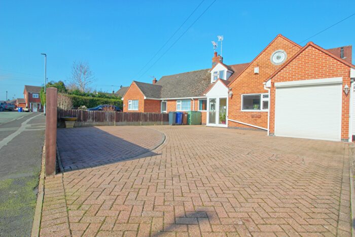 3 Bedroom Semi-Detached Bungalow For Sale In Hawthornden Gardens, Uttoxeter, ST14