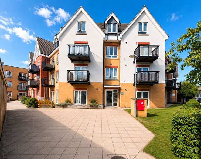 1 Bedroom Flat For Sale In Featherstone Road, Southall, UB2