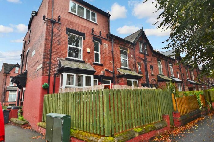 5 Bedroom End Of Terrace House To Rent In Brookfield Avenue, Leeds LS8