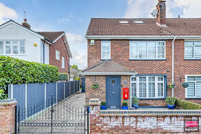4 Bedroom Semi Detached House For Sale In Worple Road, Staines-Upon-Thames, TW18