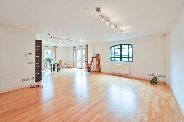 2 Bedroom Flat To Rent In Butlers Amp; Colonial Wharf, Bermondsey, London, SE1