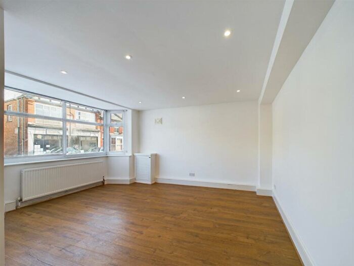 1 Bedroom Maisonette To Rent In Nightingale Road, Hitchin, Hertfordshire, SG5