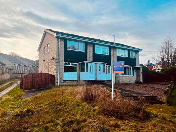 3 Bedroom Town House For Sale In Long Lane, Huddersfield, HD5