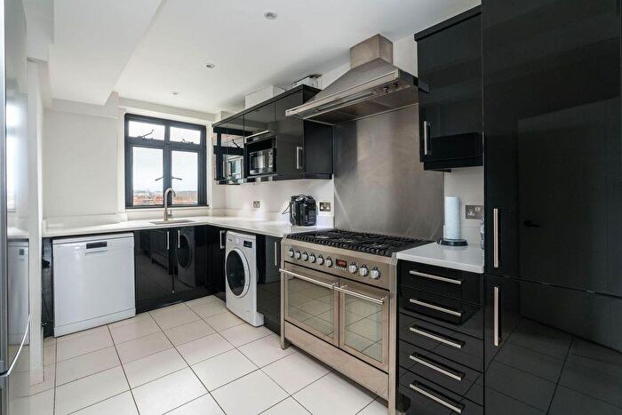 2 Bedroom Apartment To Rent In Gloucester Place, Marylebone, London, NW1