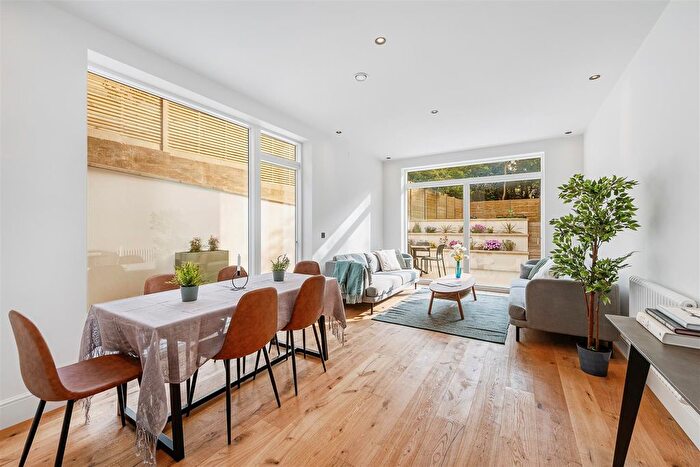 3 Bedroom Flat For Sale In Rosemont Road, London, W3