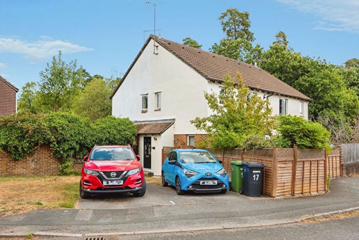 2 Bedroom Detached House For Sale In Grafton Close, Bordon, Hampshire, GU35