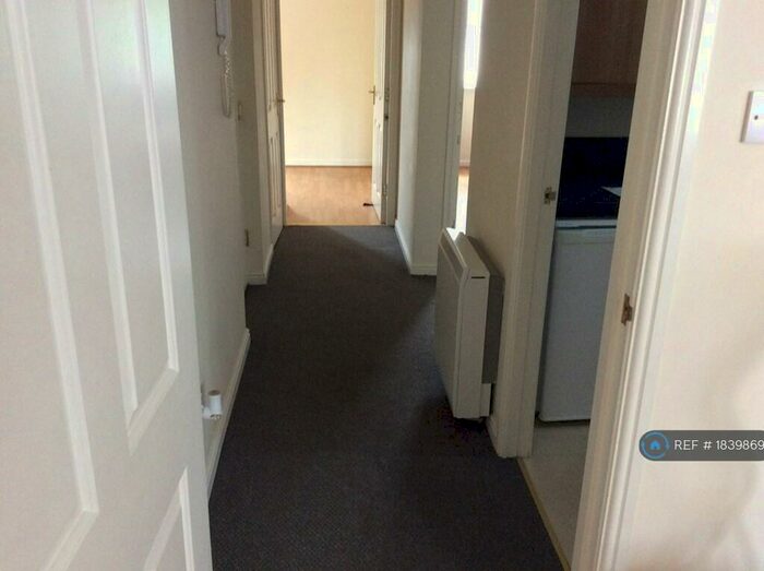 2 Bedroom Flat To Rent In Queens Crescent, Livingston, EH54