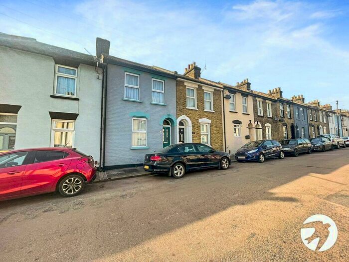 2 Bedroom Terraced House To Rent In Montfort Road, Rochester, Kent, ME2