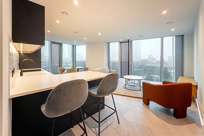 2 Bedroom Flat To Rent In Bed - Vista River Tower, Trinity Way, M3