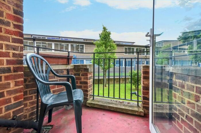 1 Bedroom Flat To Rent In Kingswood Estate, West Dulwich, London, SE21