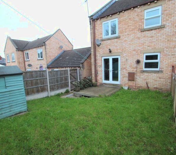 1 Bedroom Town House To Rent In Old School Mews, Churwell, LS27