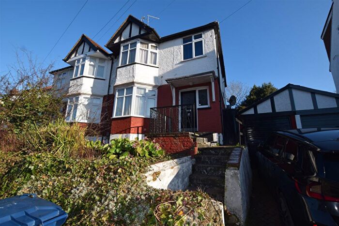 3 Bedroom Semi-Detached House To Rent In St. Margarets Avenue, London, N20