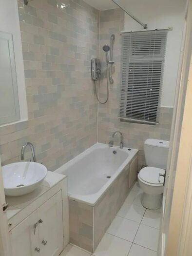 2 Bedroom Flat To Rent In Rothesay Avenue, Wimbledon, SW20