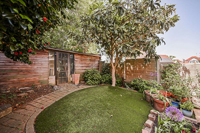 2 Bedroom Flat For Sale In Hornsey Lane Gardens, Highgate, London, N6