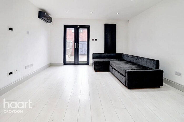 2 Bedroom Terraced House To Rent In Handcroft Road, Croydon, CR0