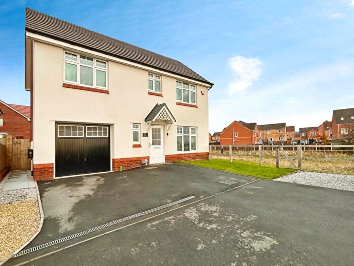 3 Bedroom Detached House For Sale In Woodlark Walk, Goldthorpe, S63