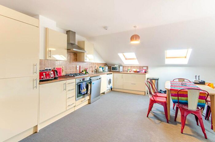 2 Bedroom Maisonette To Rent In Shernhall Street, Walthamstow Village, London, E17