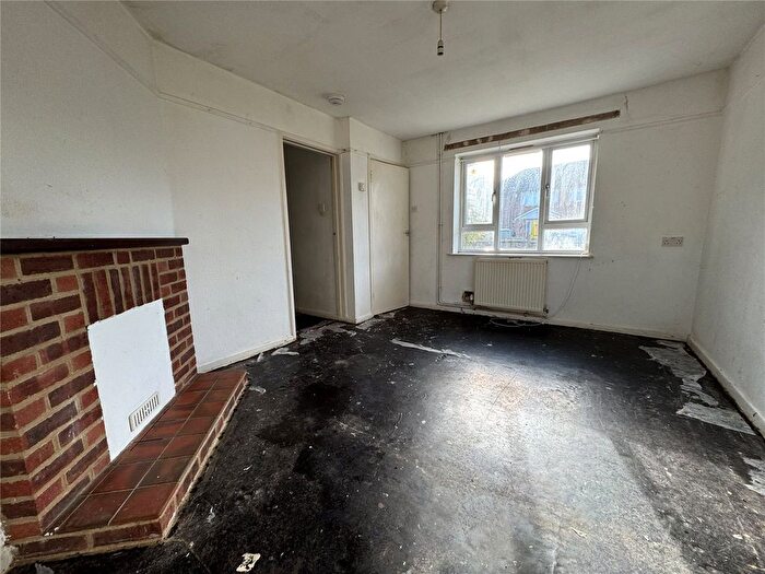 1 Bedroom Bungalow For Sale In Brocas Road, Burghfield Common, Reading, RG7