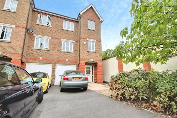 4 Bedroom End Of Terrace House To Rent In Cintra Close, Reading, Berkshire, RG2