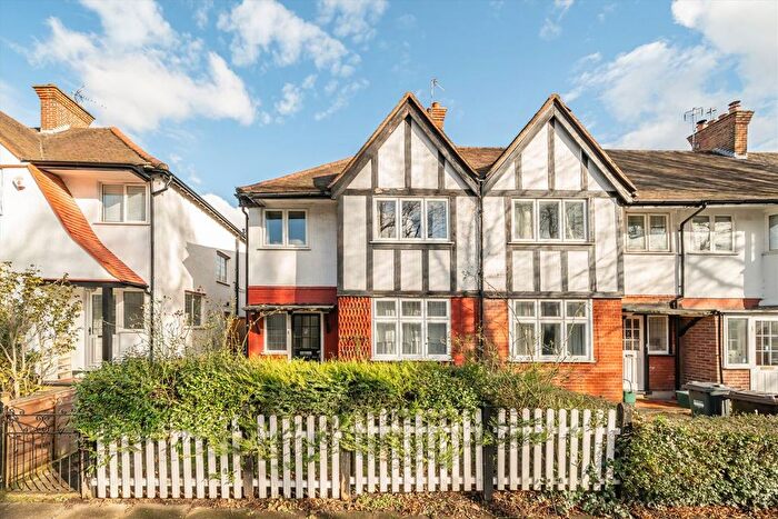 3 Bedroom Property To Rent In Park Drive, Acton, W3