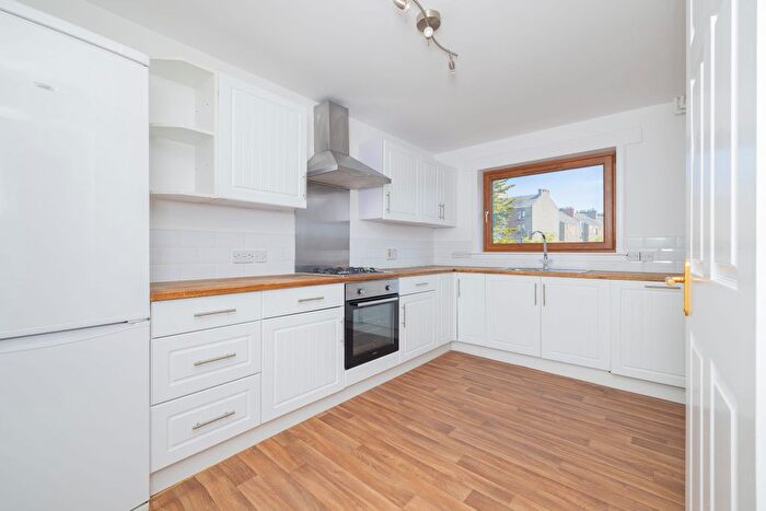 2 Bedroom Flat To Rent In Kennet Walk, Dundee, DD3