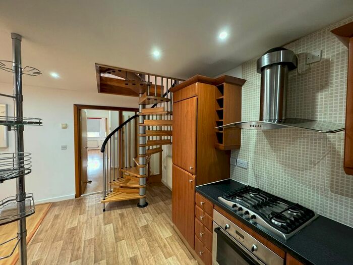 3 Bedroom Flat To Rent In Russell Place, Sale, M33