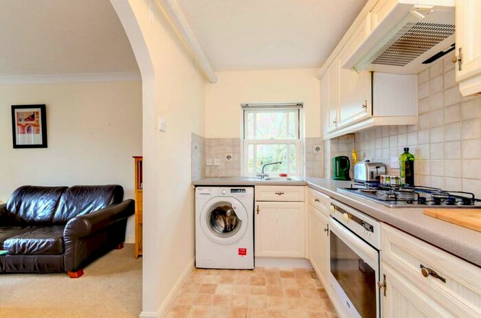 1 Bedroom Flat To Rent In St Lukes Square, Guildford, GU1