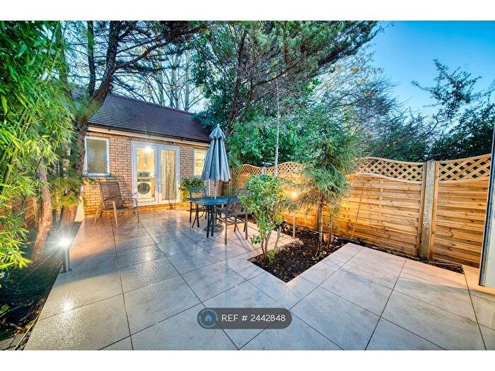 3 Bedroom Flat To Rent In Spruce Hills Road, London, E17