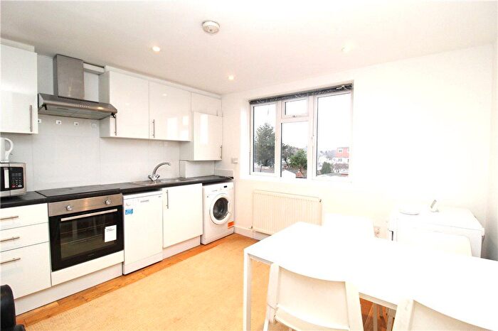 3 Bedroom Maisonette To Rent In Clitheroe Avenue, Harrow, HA2