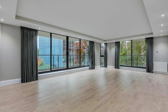 2 Bedroom Flat To Rent In Kensington West, Blythe Road, London, W14