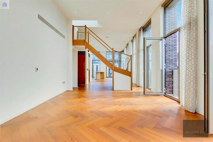 3 Bedroom Flat To Rent In New Union Square, London, SW11