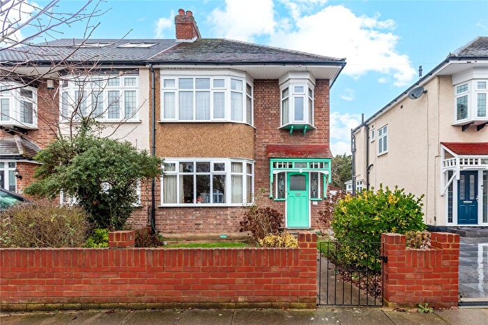 3 Bedroom Semi Detached House For Sale In Chester Avenue, Upminster, RM14