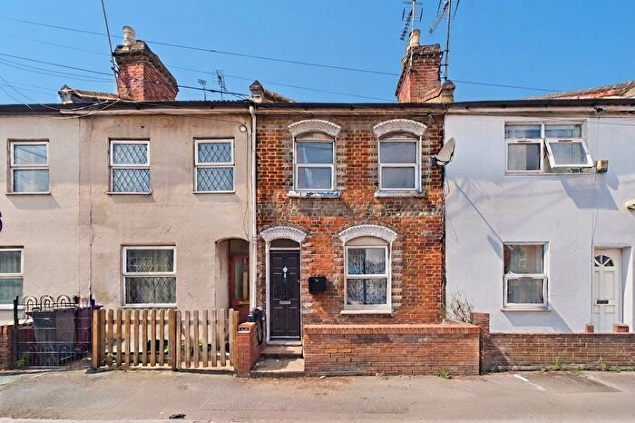 3 Bedroom Terraced House For Sale In Cholmeley Road, Reading, Berkshire, RG1