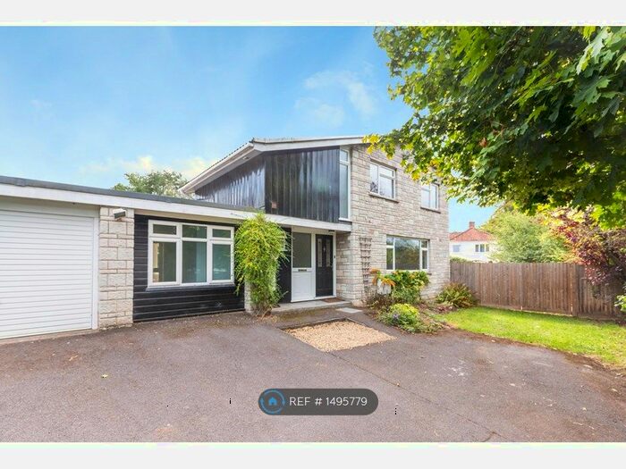 4 Bedroom Detached House To Rent In Spring Road, Frome, BA11