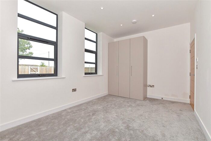 2 Bedroom Flat For Sale In Convent Road, Broadstairs, Kent, CT10