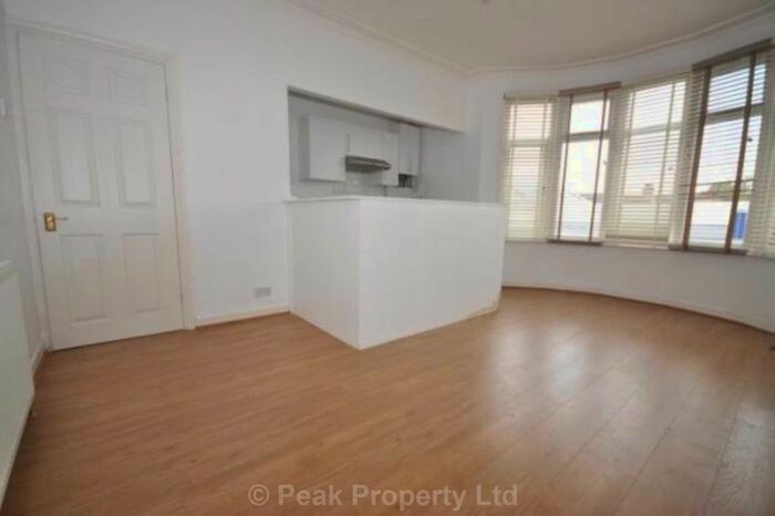 1 Bedroom Flat To Rent In West Road, Westcliff-On-Sea, SS0