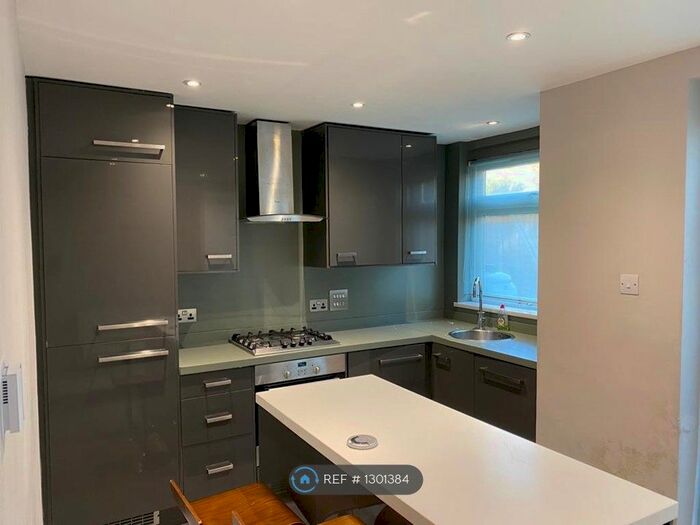 2 Bedroom Maisonette To Rent In Deacon Road, London NW2