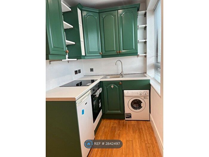 Studio To Rent In Wilton Road, London, SW1V