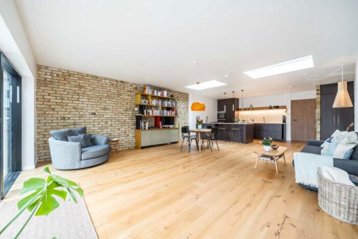 4 Bedroom Semi-Detached House For Sale In Fontenoy Road, Balham, SW12